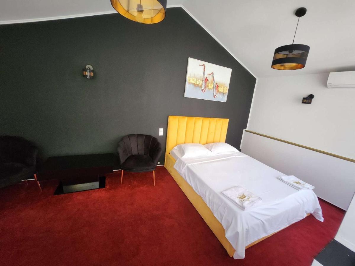 Karma Coffe&Room'S Boekarest Buitenkant foto